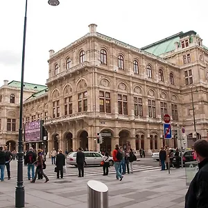 Opera Am Operneck Self Check In Wien