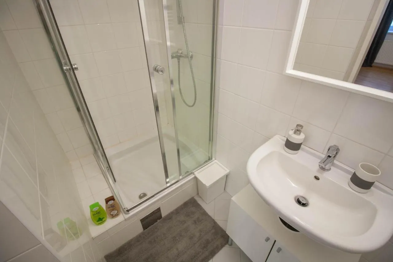 Cozy 2 Room Apartment - Enjoy Viennas Summer Vibes 0*, Vienna